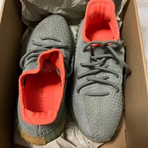 Yeezy kids size 4.5